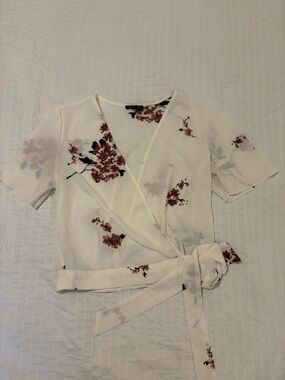 Floral Wrap Tie Short Sleeve Top - White with Rust Floral